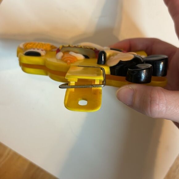Vintage Hoan Disney’s Yellow Chef Mickey Mouse With Hot Dog Food Bag Clip - Picture 9 of 9